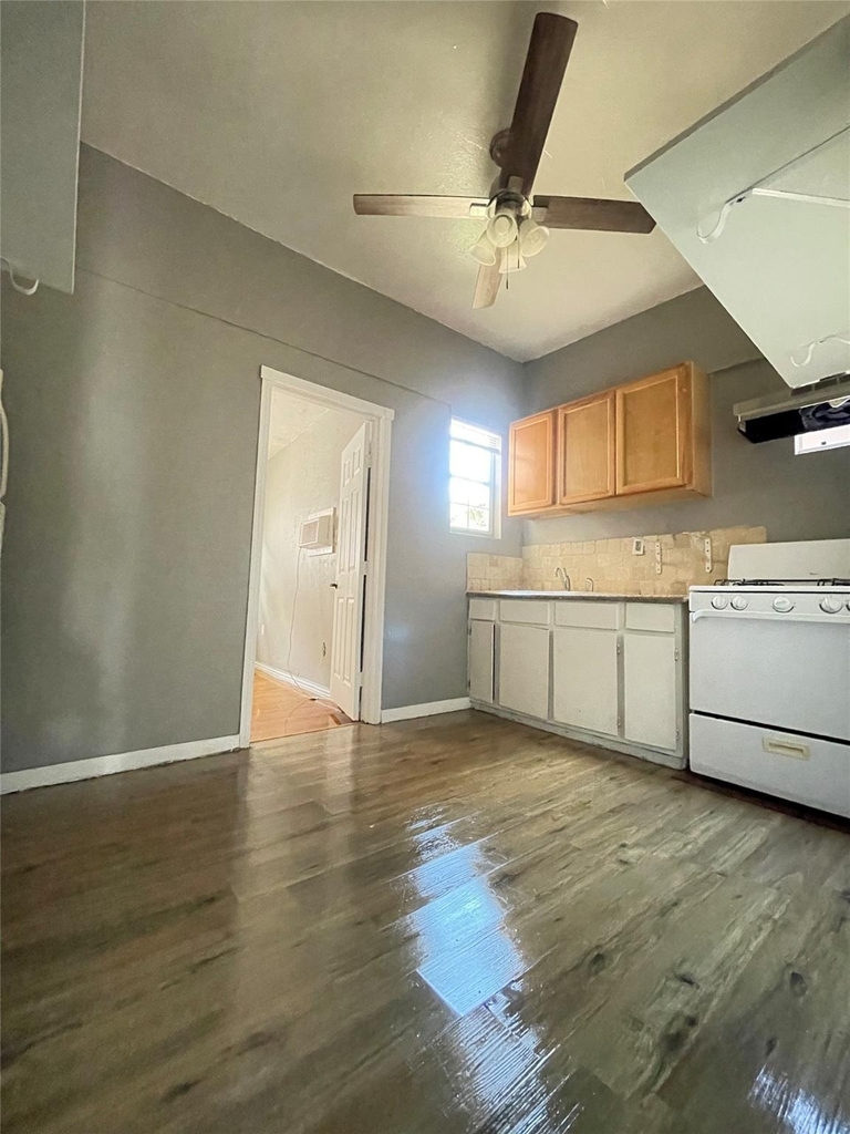6912 Avenue C - Photo 13