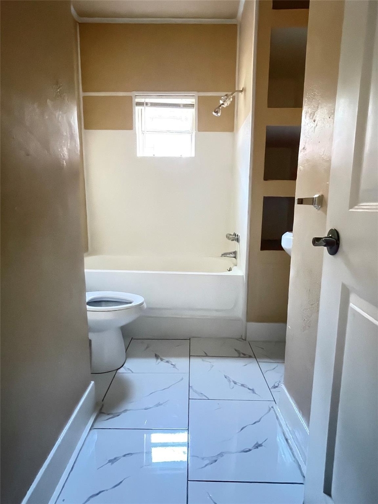 6912 Avenue C - Photo 8
