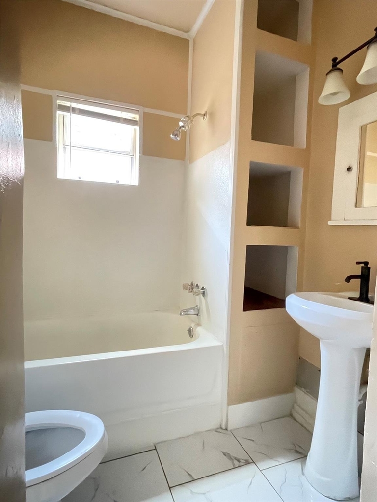 6912 Avenue C - Photo 9