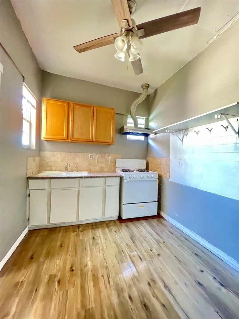 6912 Avenue C - Photo 17