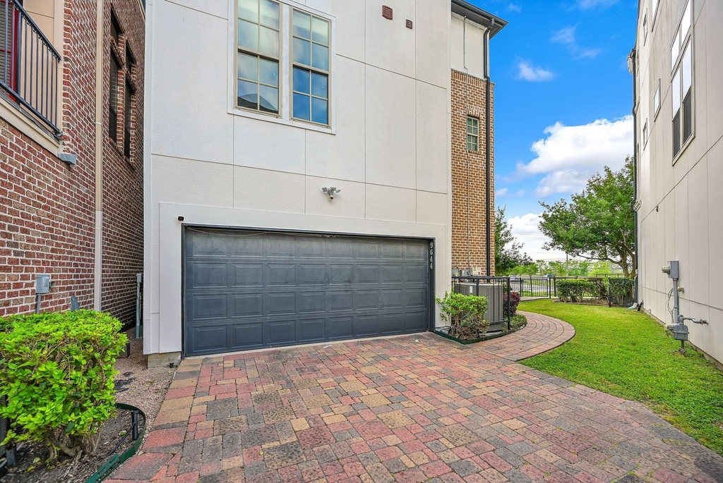 9644 Knight Road - Photo 2