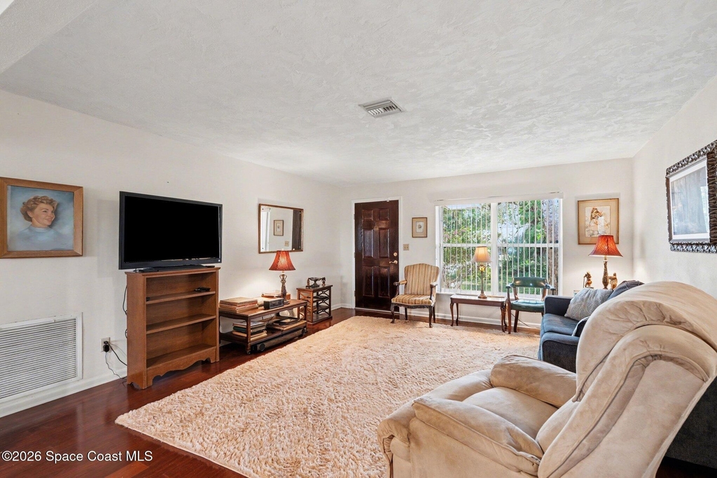 108 Delvalle Street - Photo 4