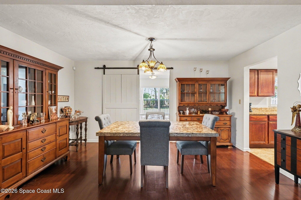 108 Delvalle Street - Photo 8