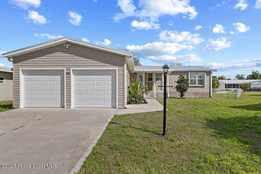 805 Beech Court - Photo 0