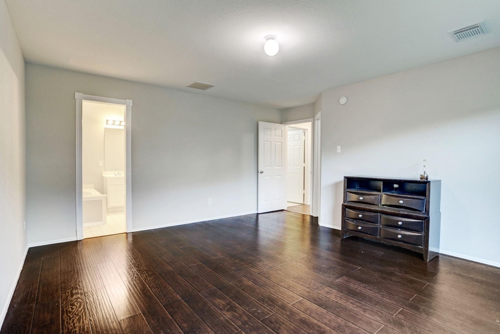3806 Flatwood Drive - Photo 4