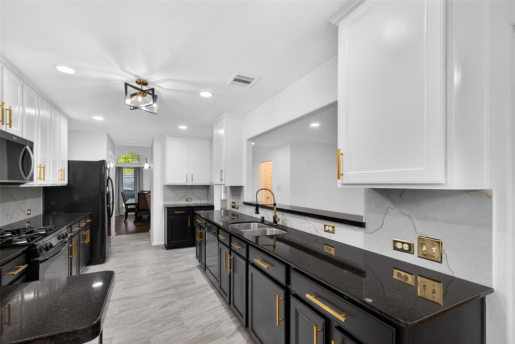 15807 Sonoma Park Drive - Photo 10