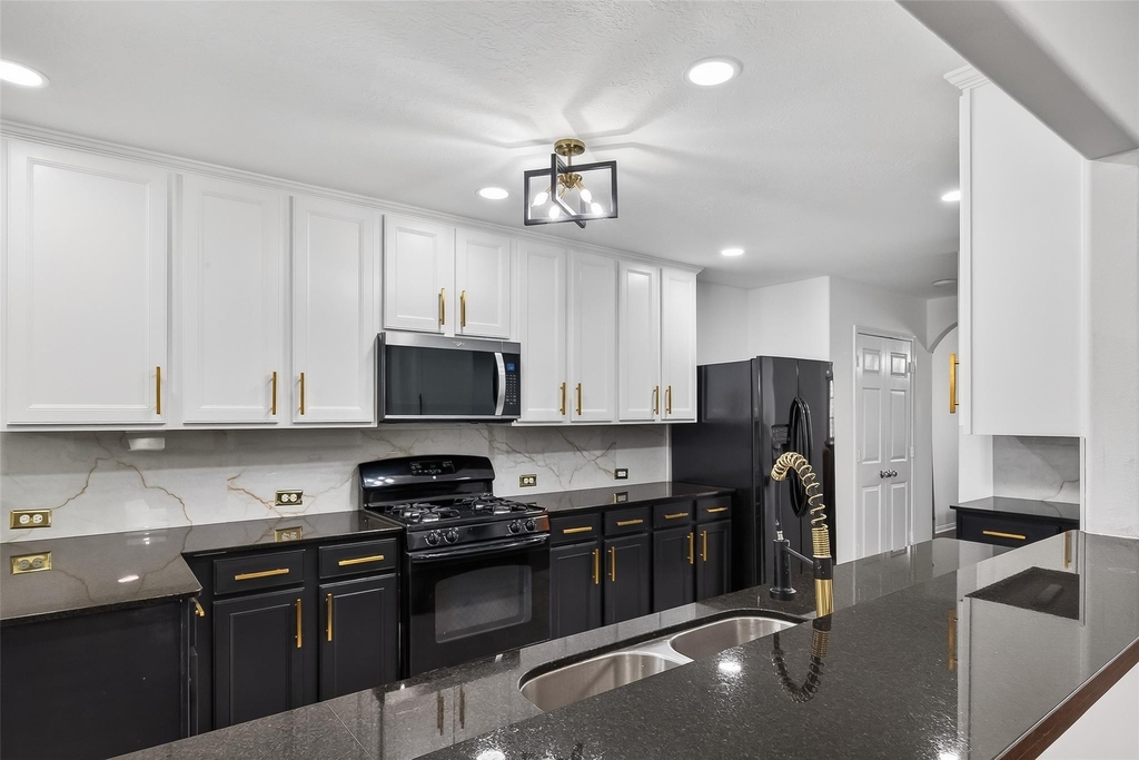 15807 Sonoma Park Drive - Photo 14
