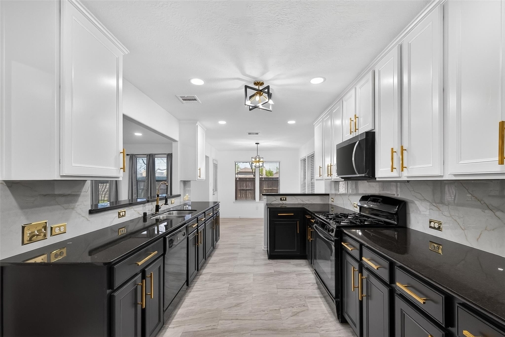 15807 Sonoma Park Drive - Photo 13