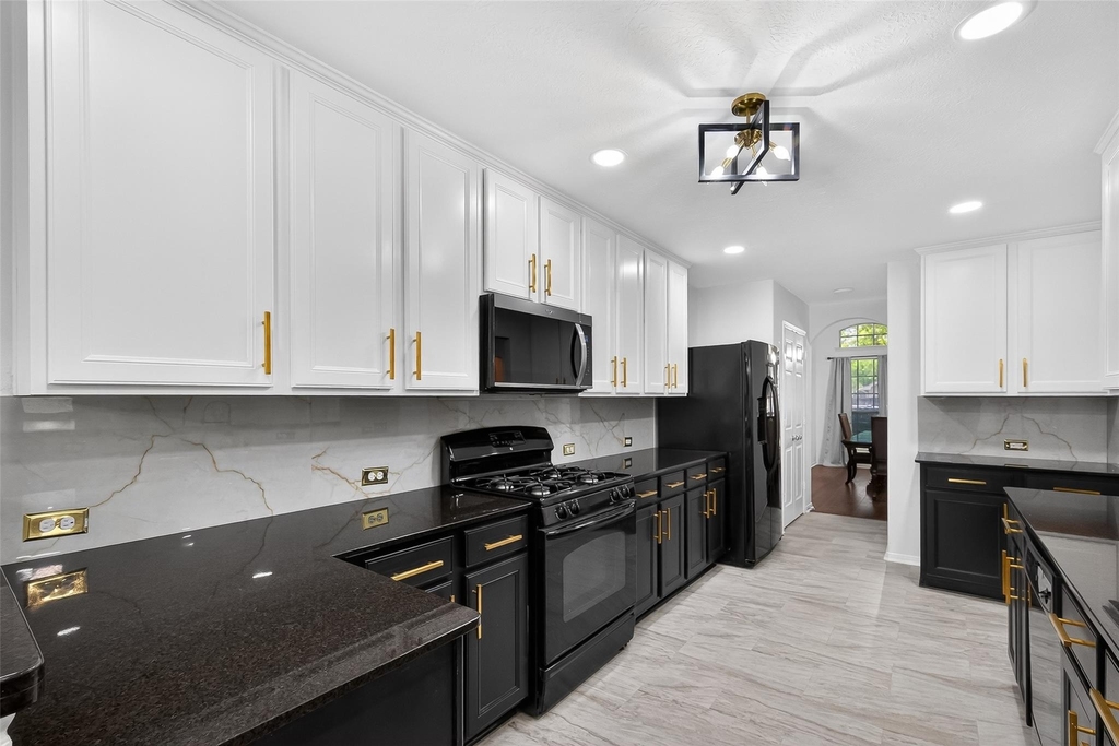 15807 Sonoma Park Drive - Photo 11