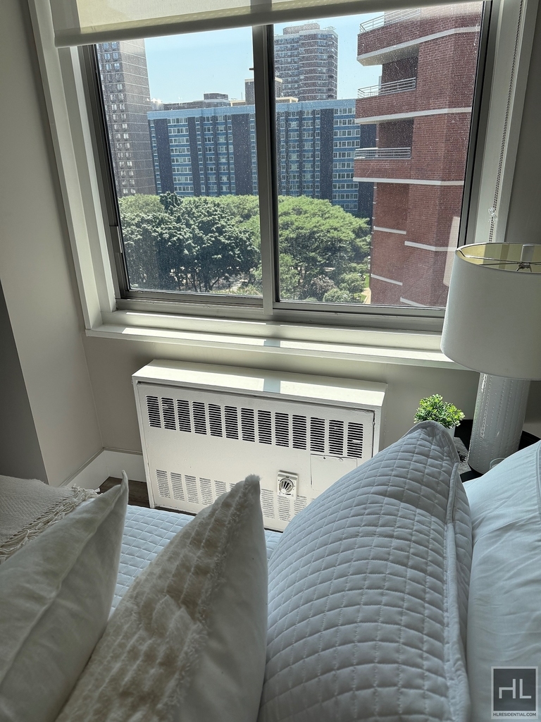 Second Avenue - Photo 1