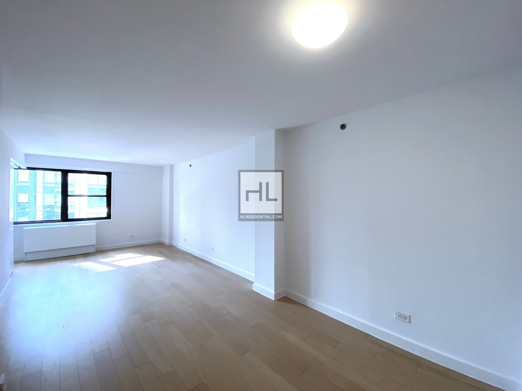 East 39th Street - Photo 2