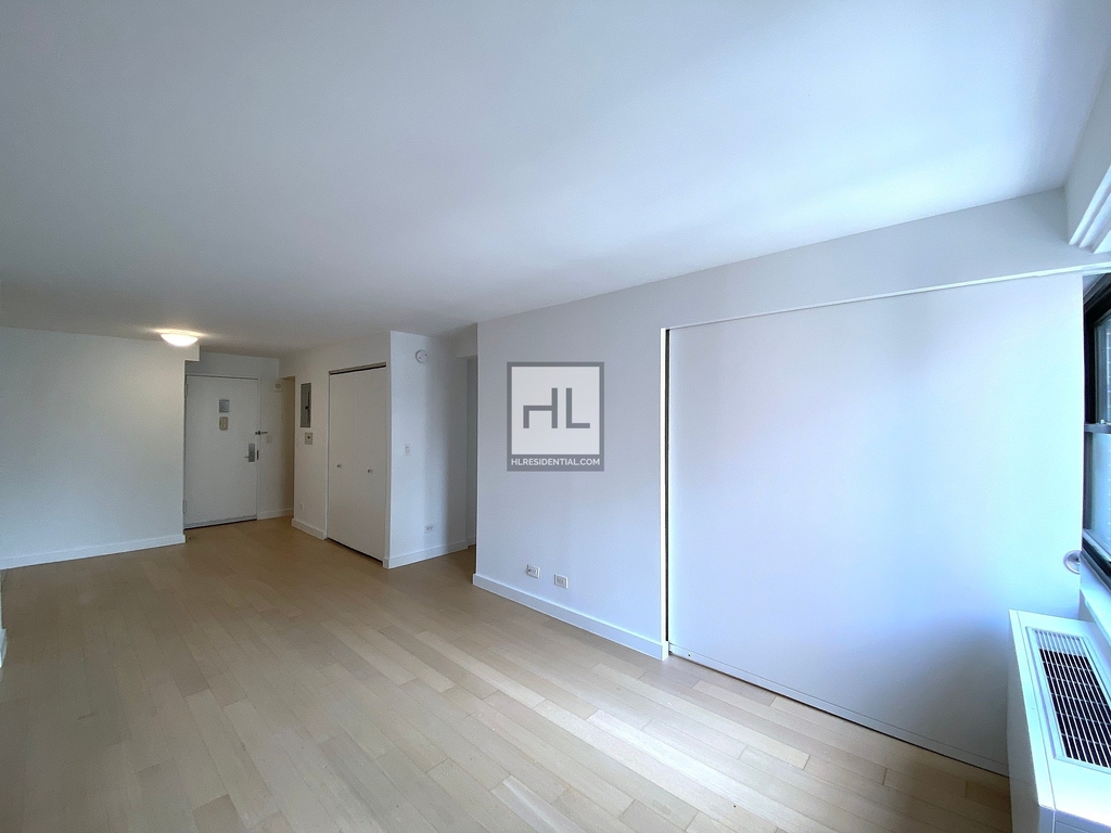 East 39th Street - Photo 3