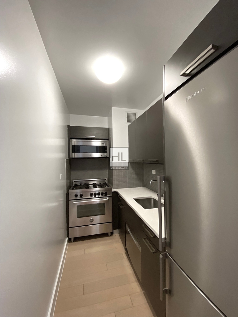 East 39th Street - Photo 1
