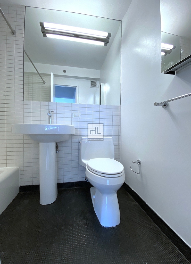 East 39th Street - Photo 4