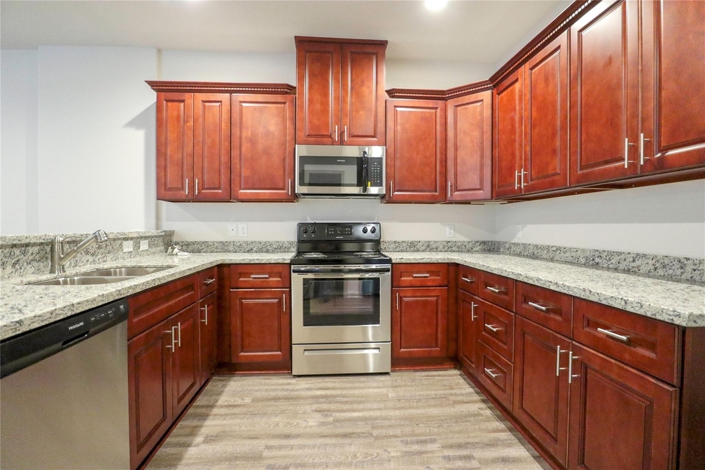 2702 Appian Way - Photo 8