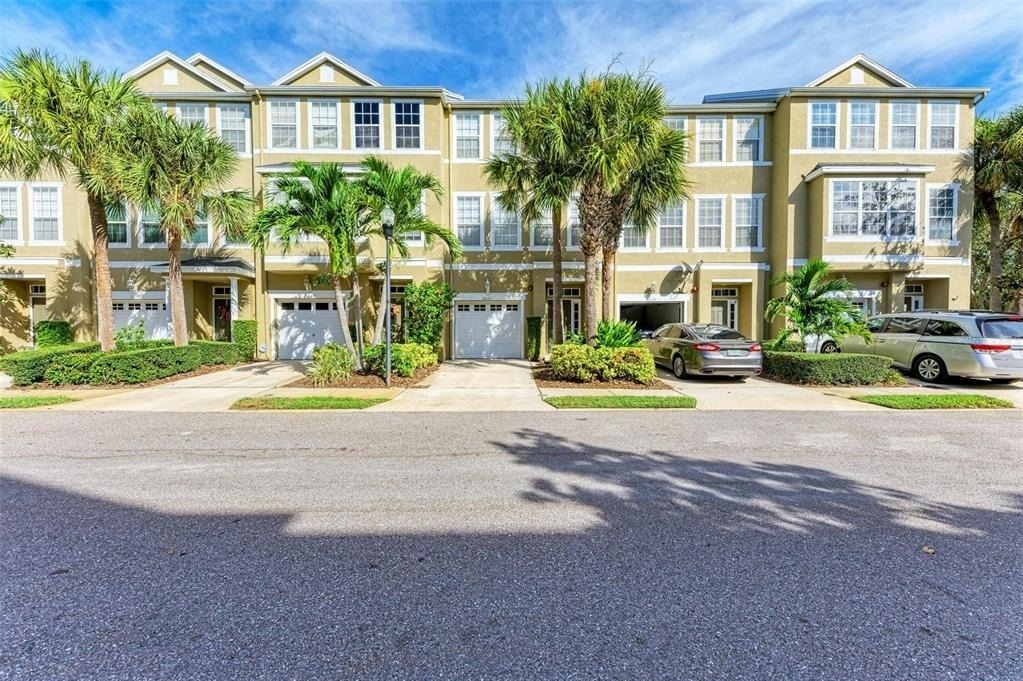 3047 Pointeview Drive - Photo 0