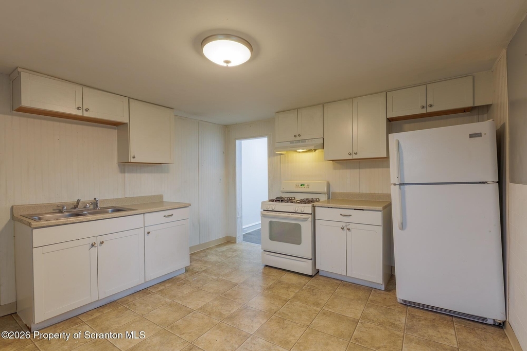 623 E Elm Street - Photo 9