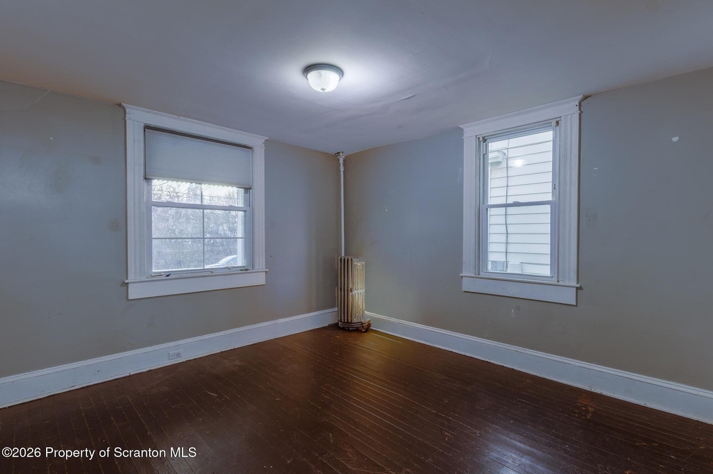 623 E Elm Street - Photo 2