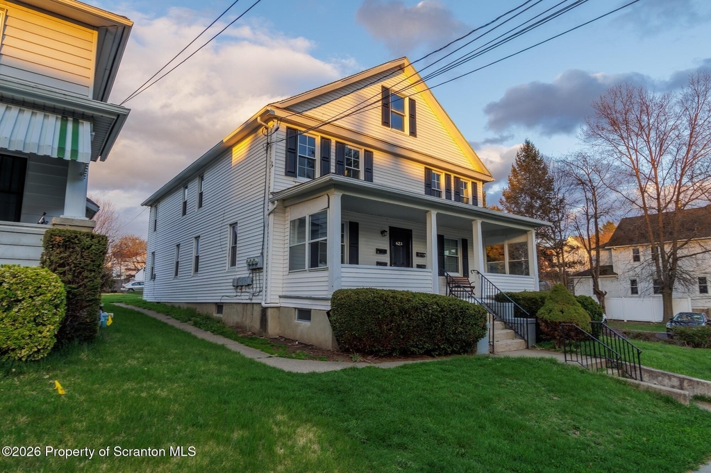623 E Elm Street - Photo 0