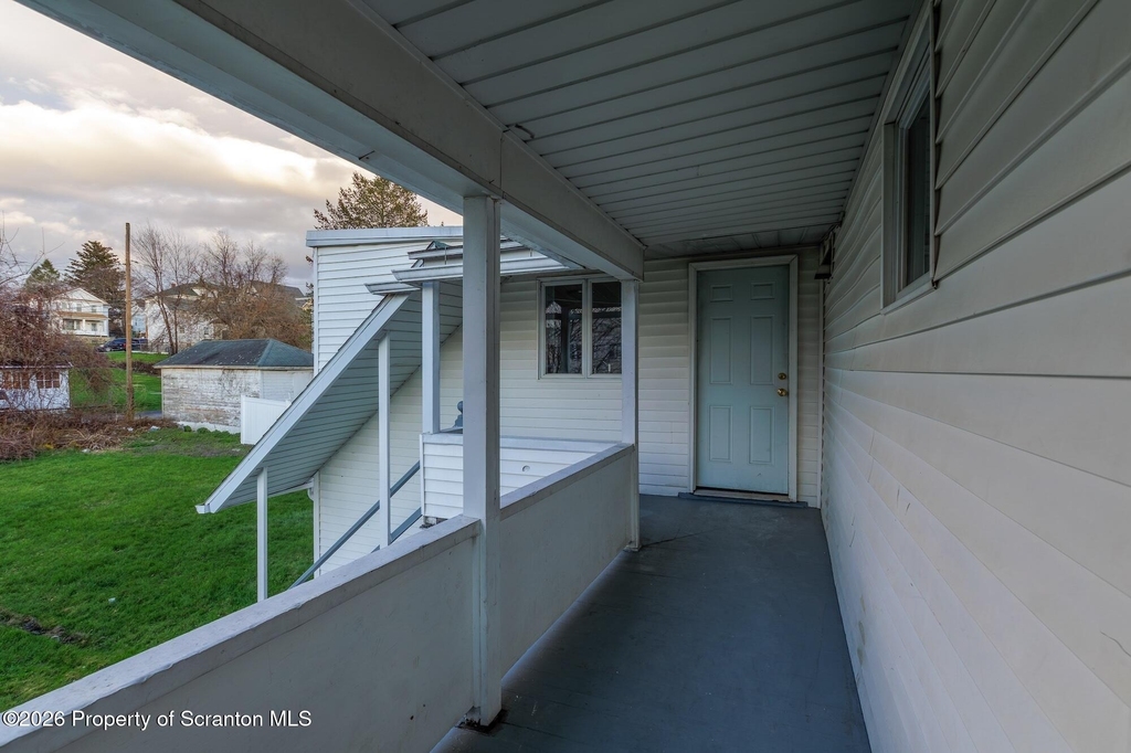 623 E Elm Street - Photo 14