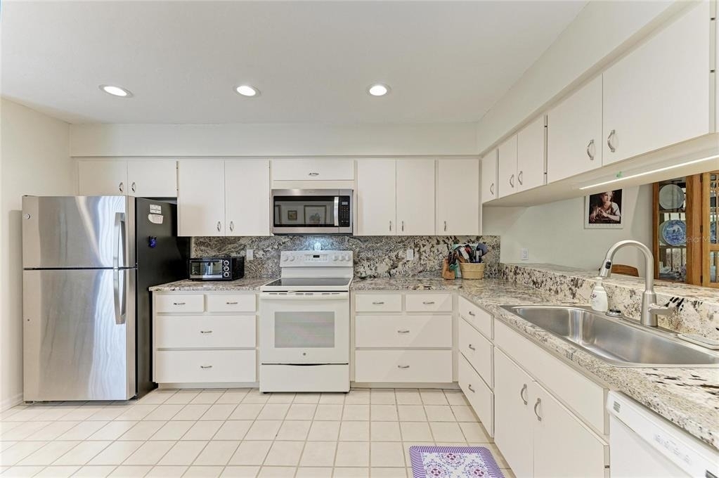 3946 Wilshire Circle E - Photo 13