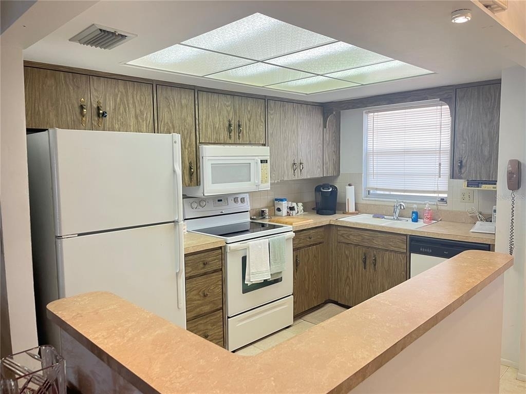 655 Park Circle - Photo 3