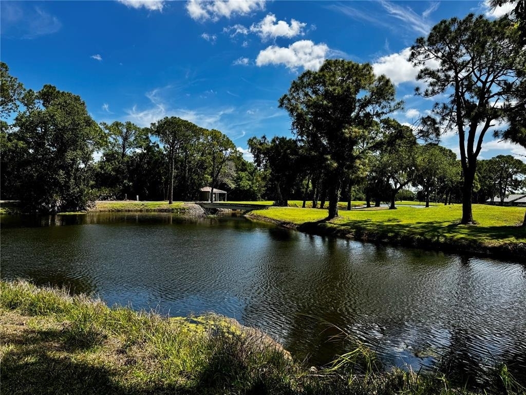 4644 Weybridge - Photo 1