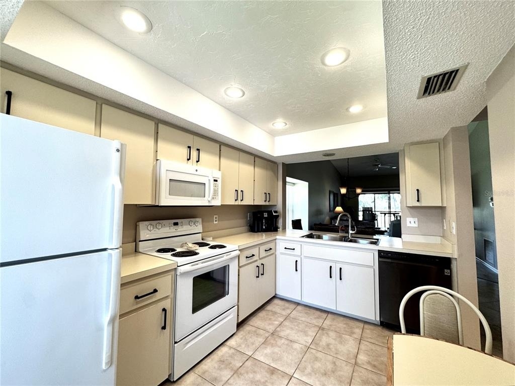 4644 Weybridge - Photo 13