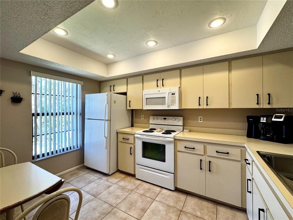 4644 Weybridge - Photo 11