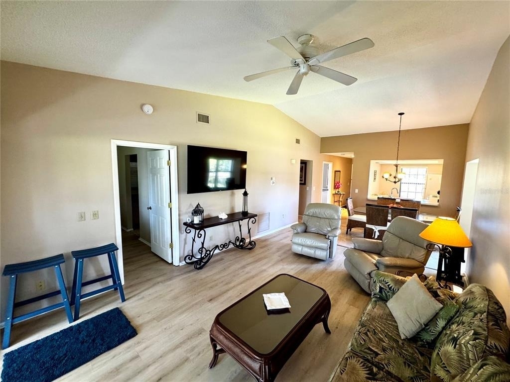 4644 Weybridge - Photo 4