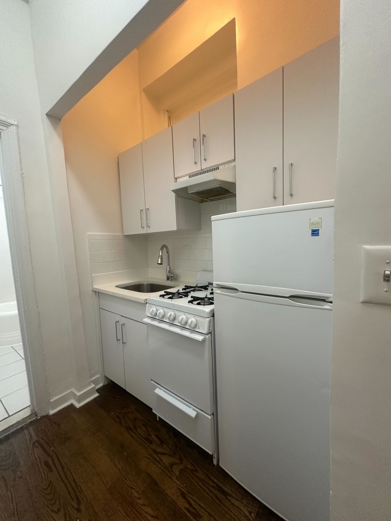 1st Avenue - Photo 2