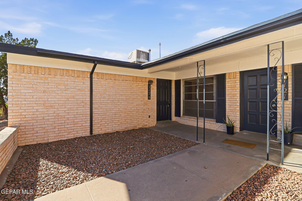 7129 Orizaba Avenue - Photo 1