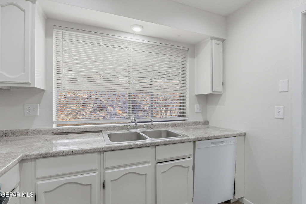 7129 Orizaba Avenue - Photo 11