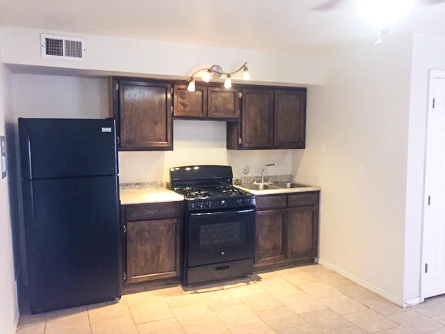 1654 Exeter Drive - Photo 3