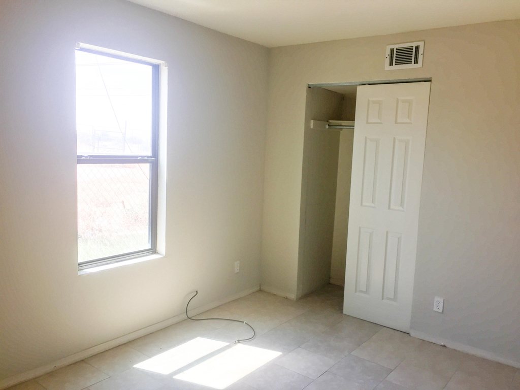 1654 Exeter Drive - Photo 5