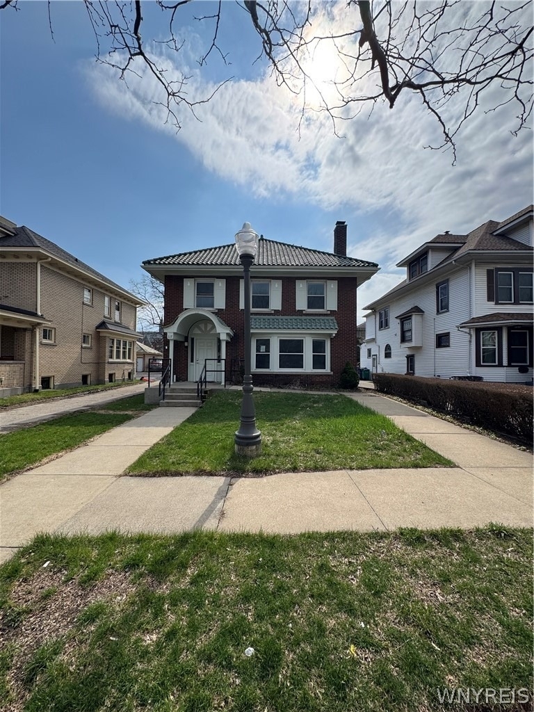 117 W Humboldt Parkway - Photo 1