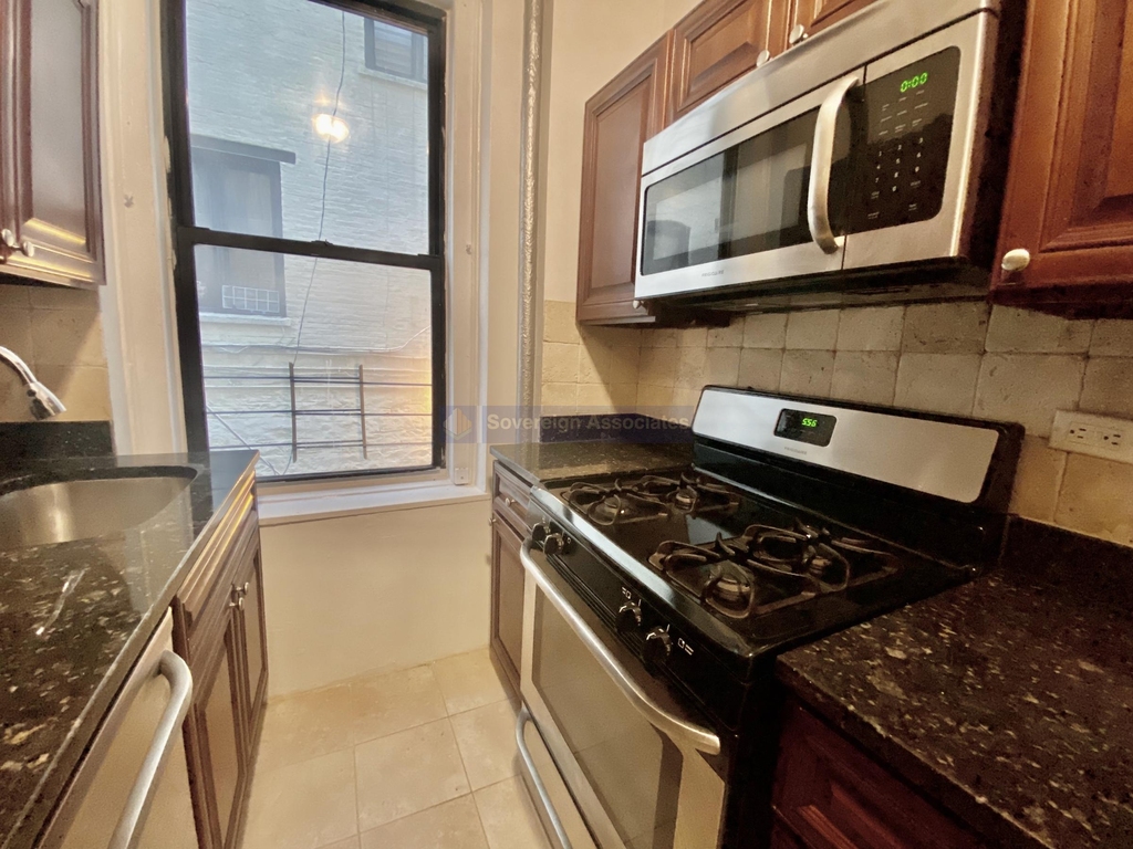 250 Fort Washington Avenue - Photo 2