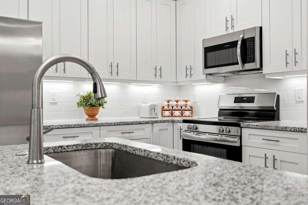 2025 W Iris Drive Se - Photo 9