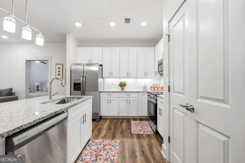 2025 W Iris Drive Se - Photo 4