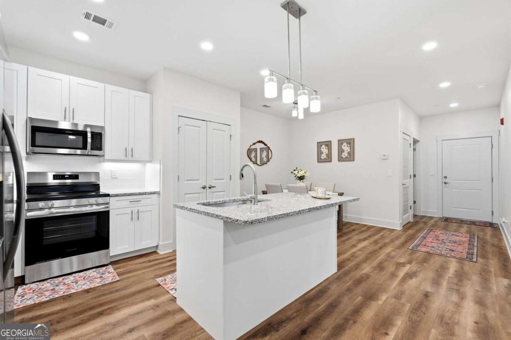 2025 W Iris Drive Se - Photo 3