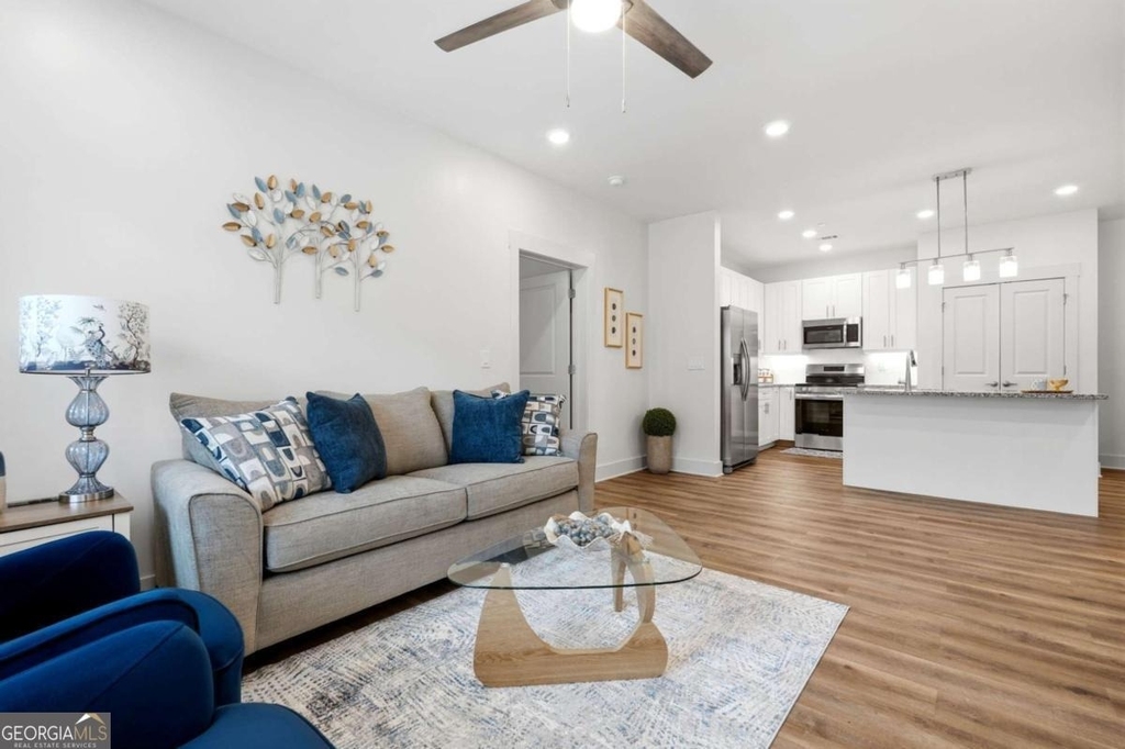 2025 W Iris Drive Se - Photo 2