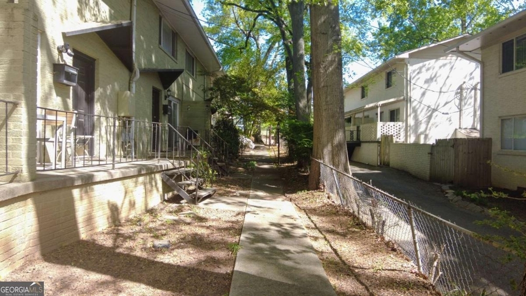411 Tenth Street Ne - Photo 1