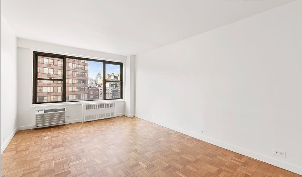  E 16th Street - Photo 1