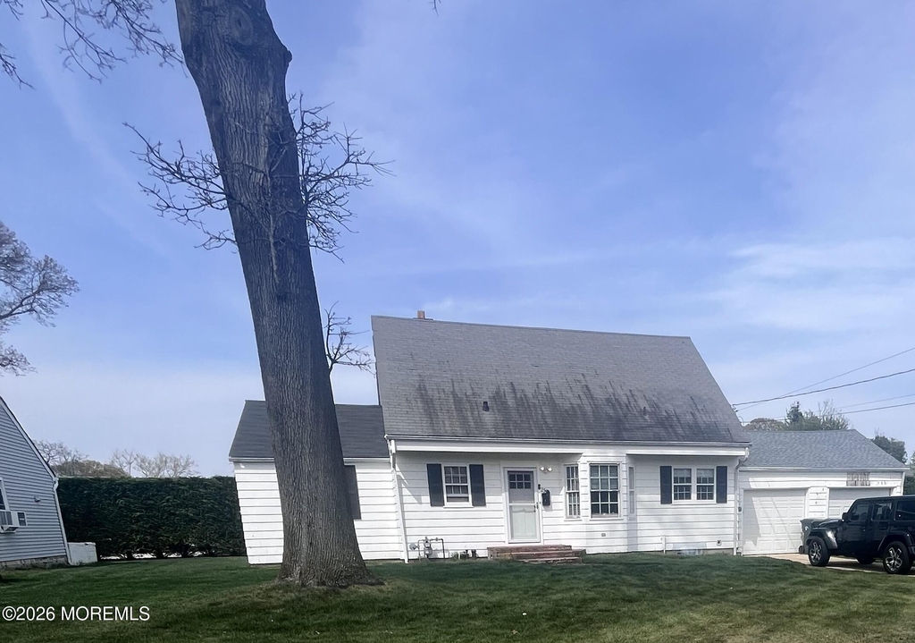 239 Pinewood Avenue - Photo 0