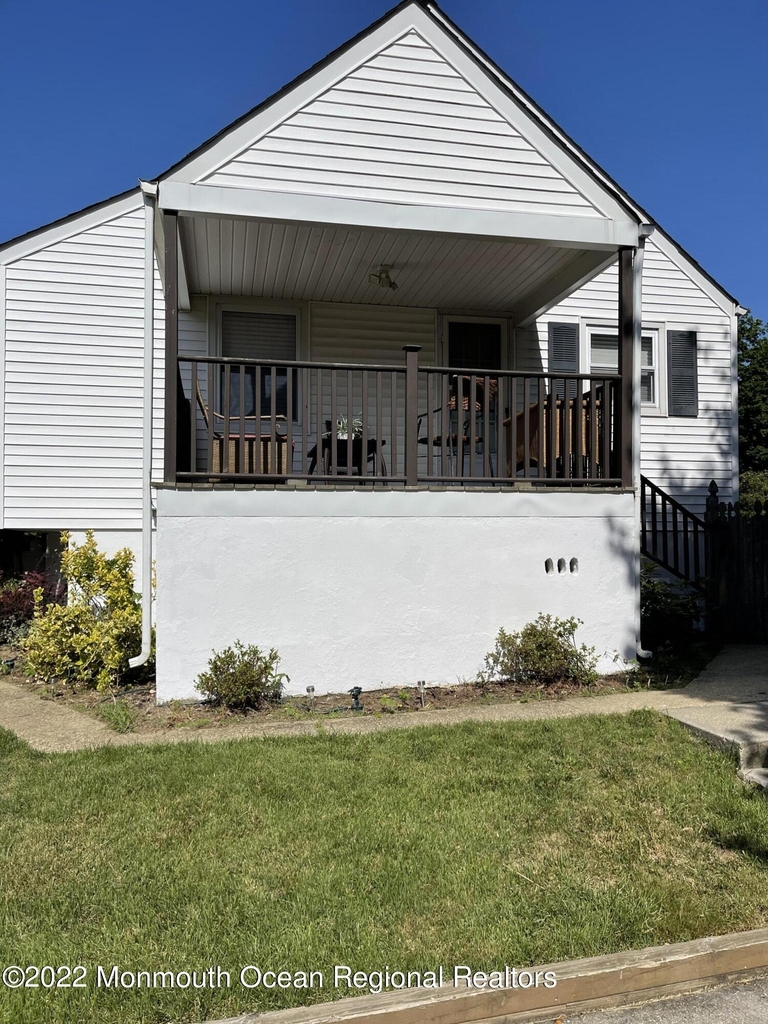 17 Clarence Avenue - Photo 4