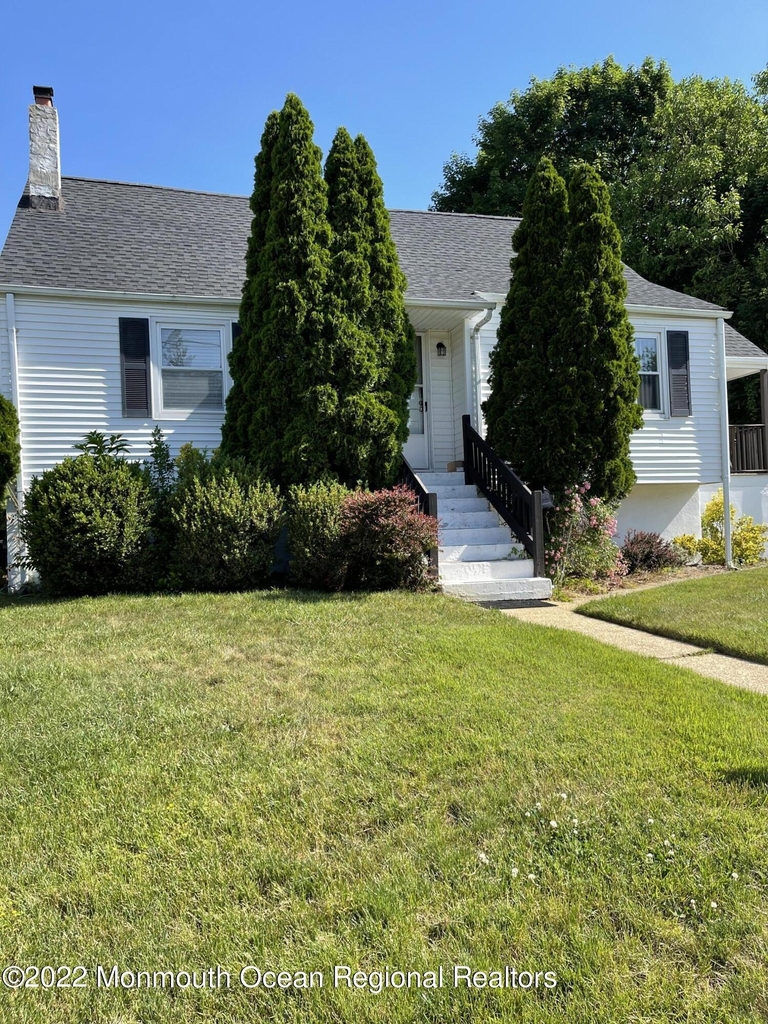 17 Clarence Avenue - Photo 1