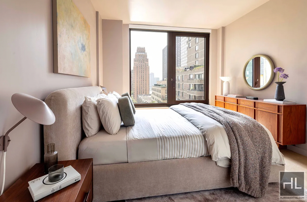 East 50 Street - Photo 2