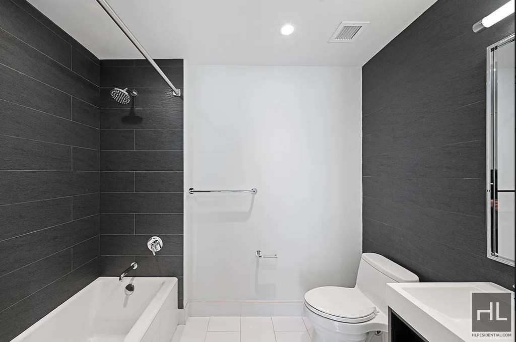 10th Avenue - Photo 4