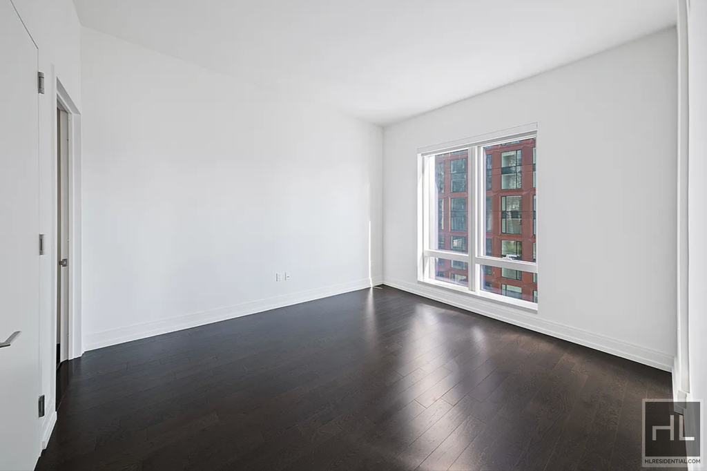 10th Avenue - Photo 2