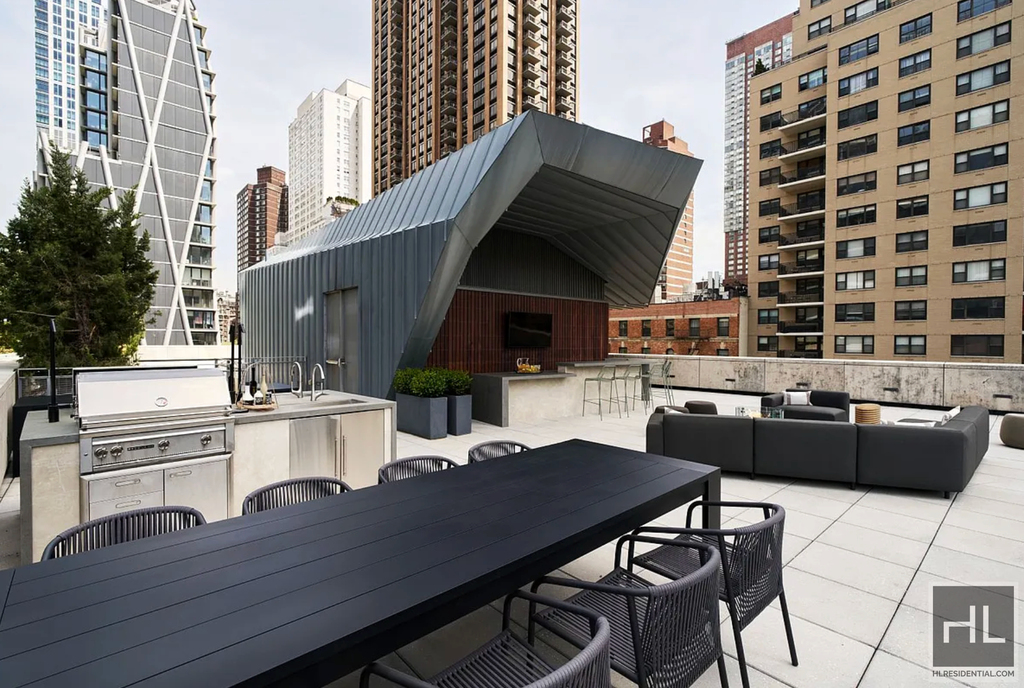 West 67th Street - Photo 9